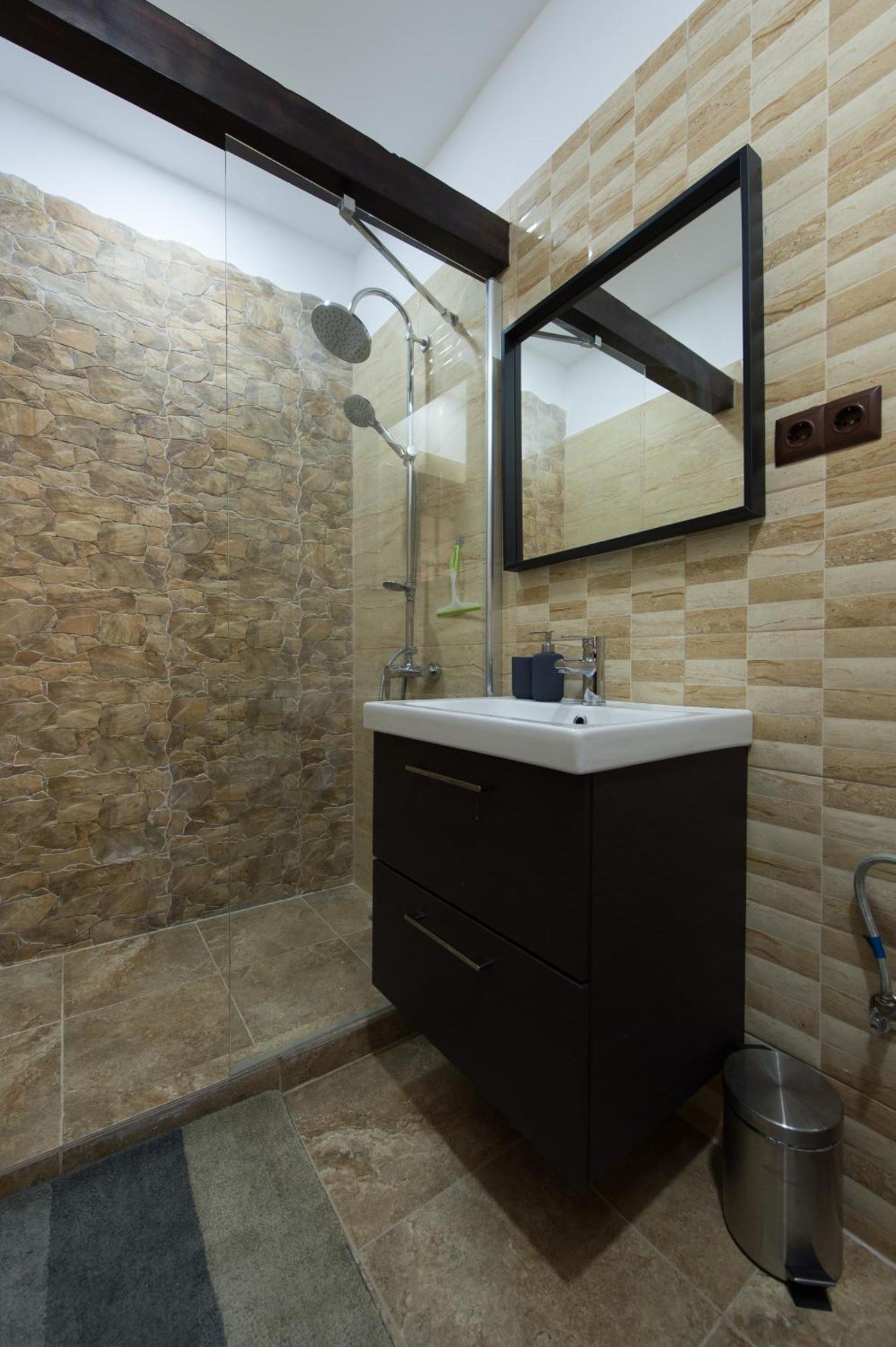 Lovely Brasov Flat With Patio And Mountain Views מראה חיצוני תמונה