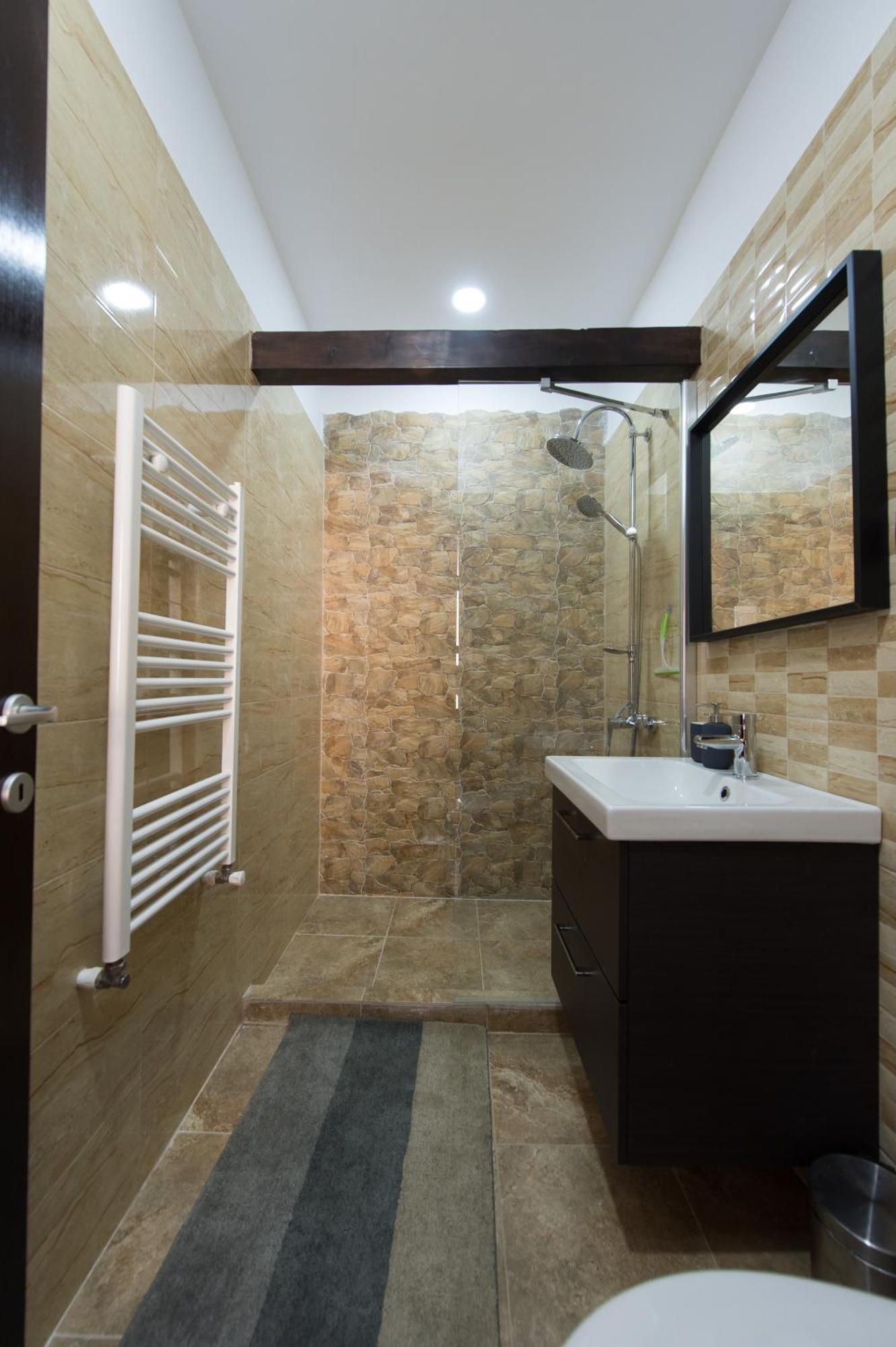 Lovely Brasov Flat With Patio And Mountain Views מראה חיצוני תמונה