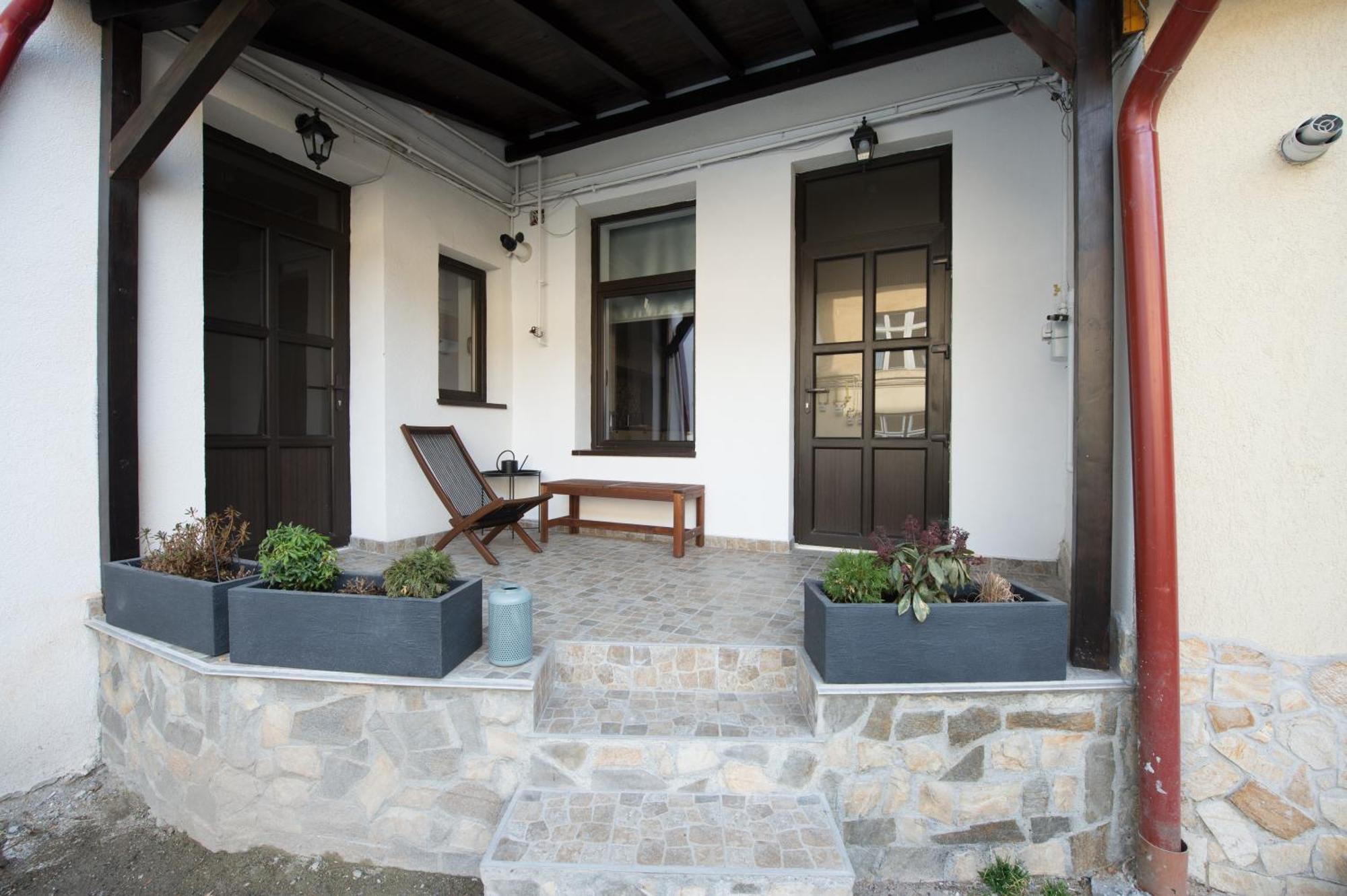 Lovely Brasov Flat With Patio And Mountain Views מראה חיצוני תמונה