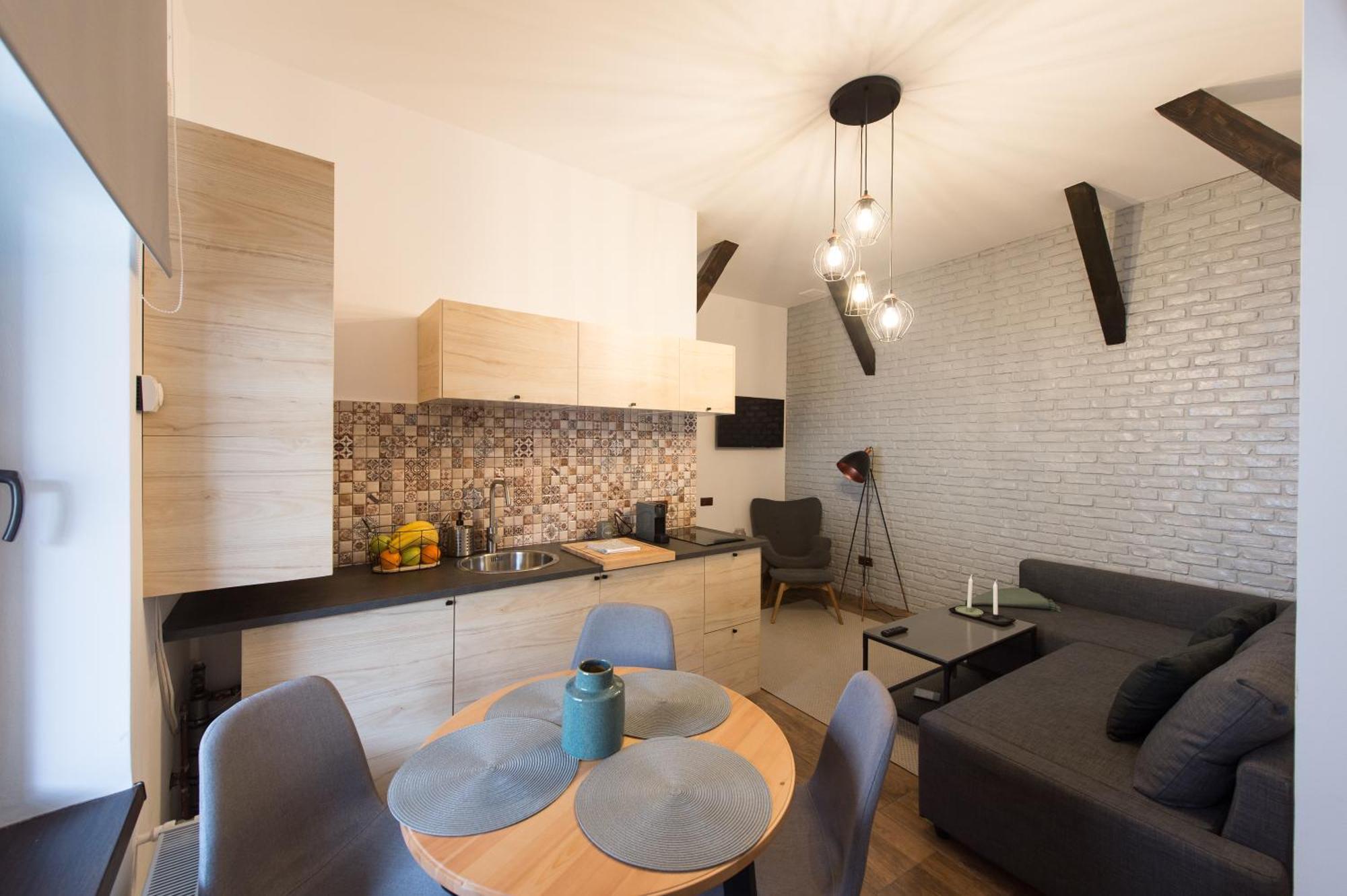 Lovely Brasov Flat With Patio And Mountain Views מראה חיצוני תמונה