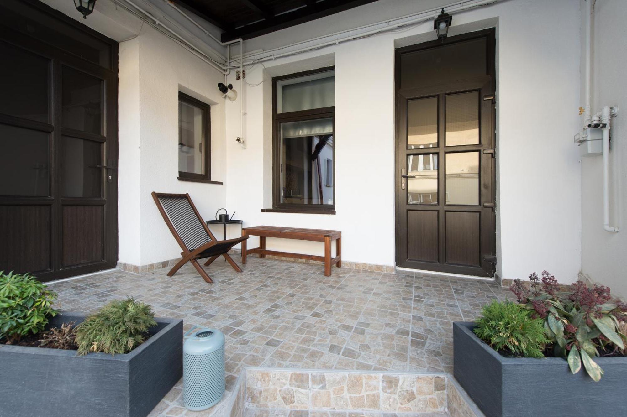 Lovely Brasov Flat With Patio And Mountain Views מראה חיצוני תמונה