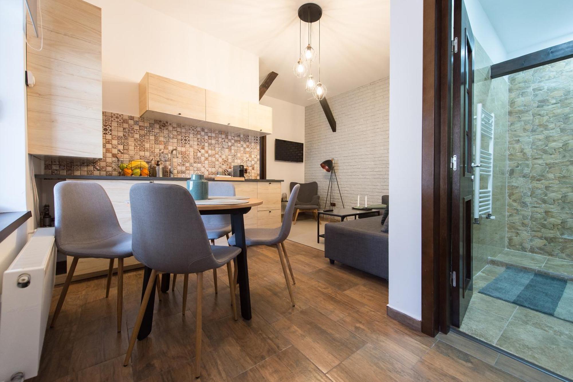 Lovely Brasov Flat With Patio And Mountain Views מראה חיצוני תמונה