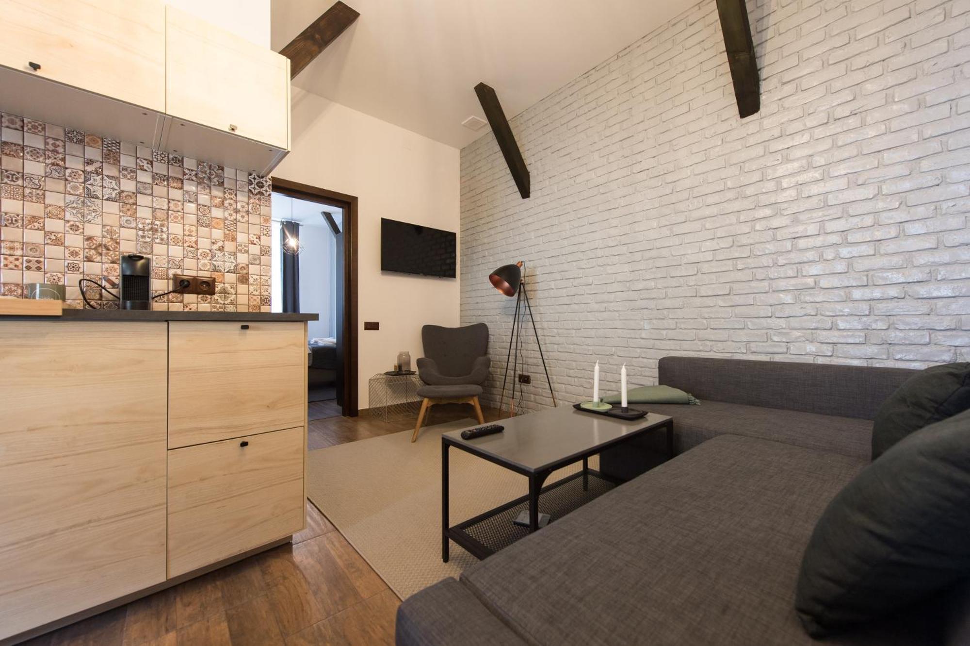 Lovely Brasov Flat With Patio And Mountain Views מראה חיצוני תמונה
