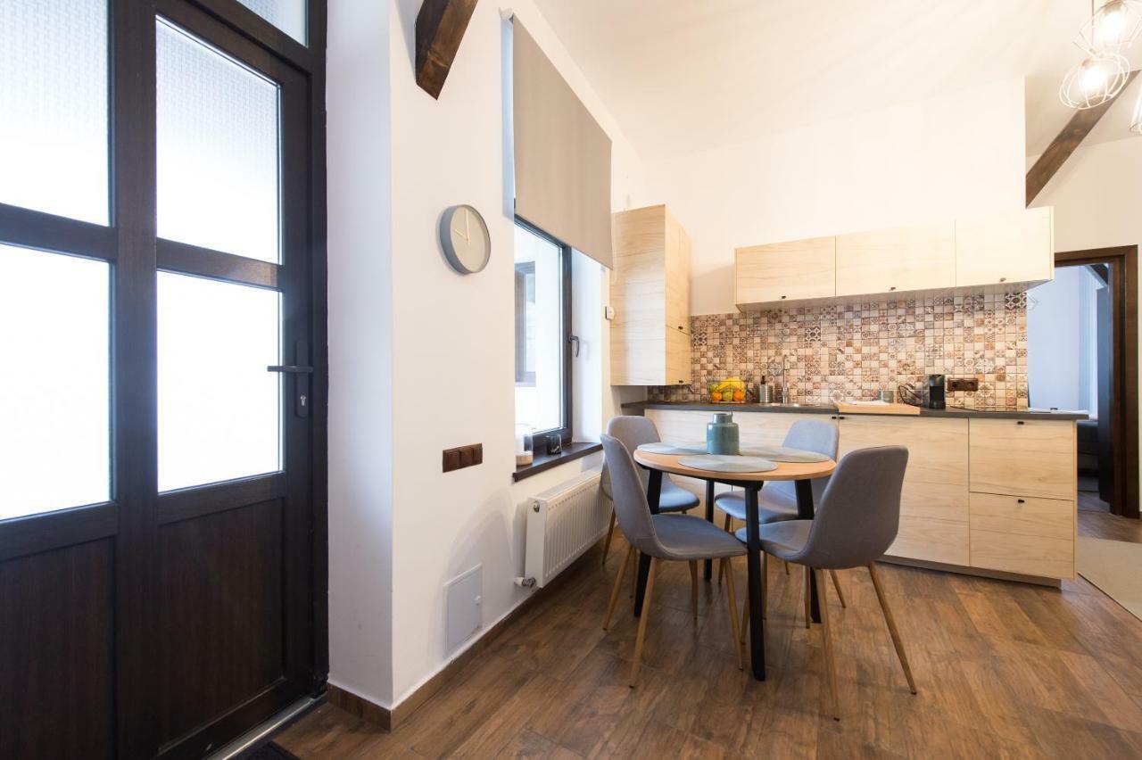 Lovely Brasov Flat With Patio And Mountain Views מראה חיצוני תמונה